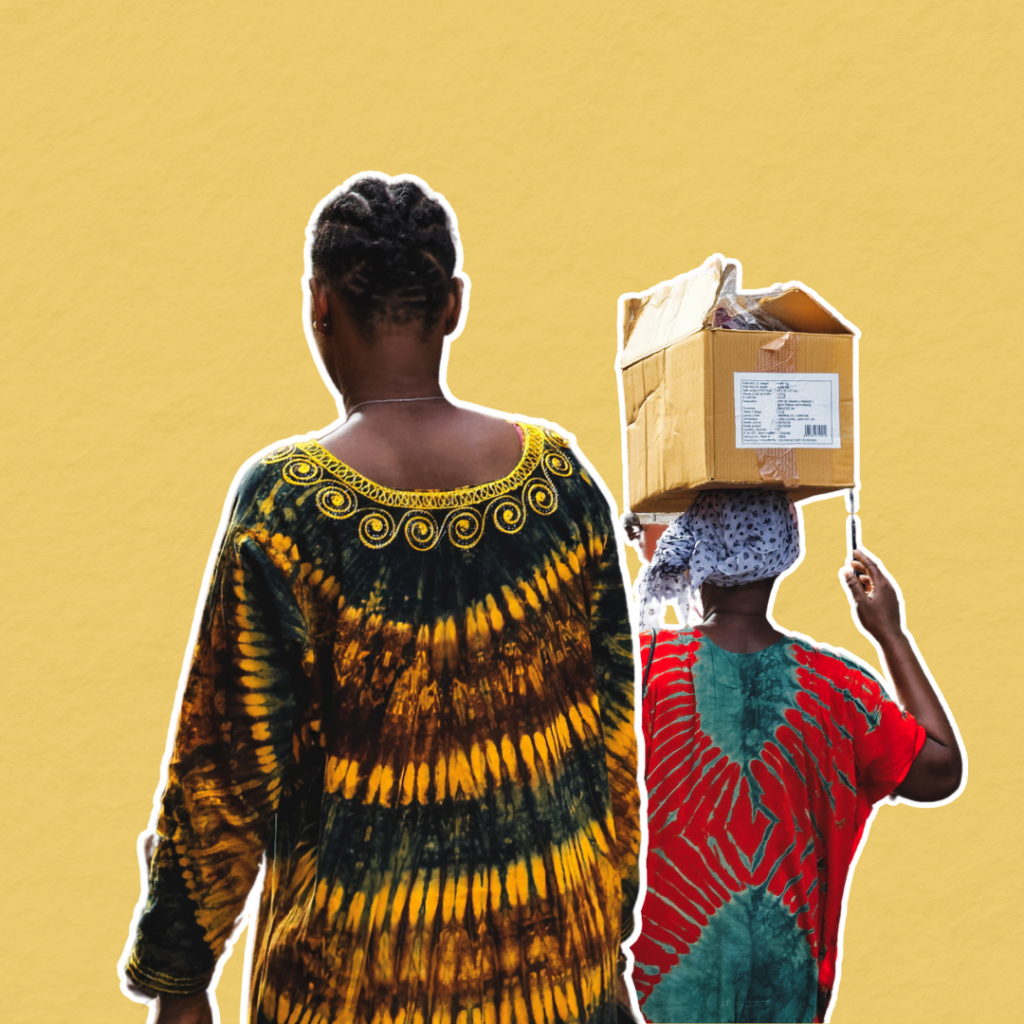 Deux femmes portant des vêtements traditionnels, l’une avec une boîte sur la tête, symbolisant la résilience à Mayotte.